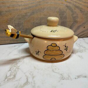 Designpac Inc Ceramic Beehive Honey Pot Dish with Lid and Wooden Dipper with Bee